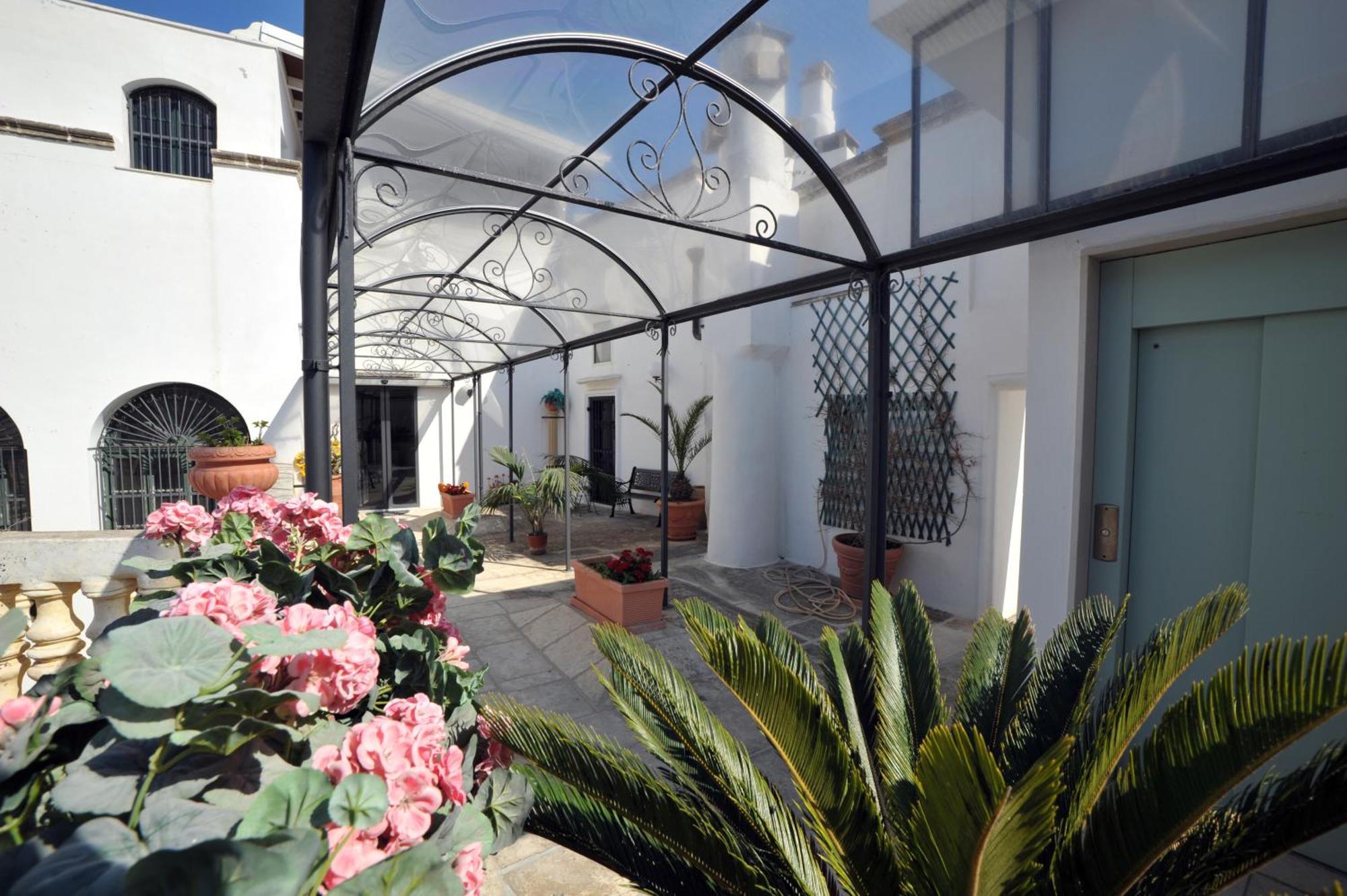 Palazzo Senape De Pace Bed & Breakfast กัลลีโปลี ภายนอก รูปภาพ