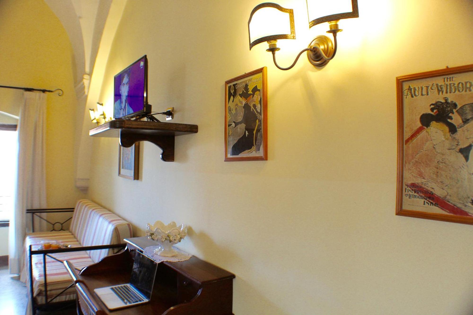 Palazzo Senape De Pace Bed & Breakfast กัลลีโปลี ภายนอก รูปภาพ