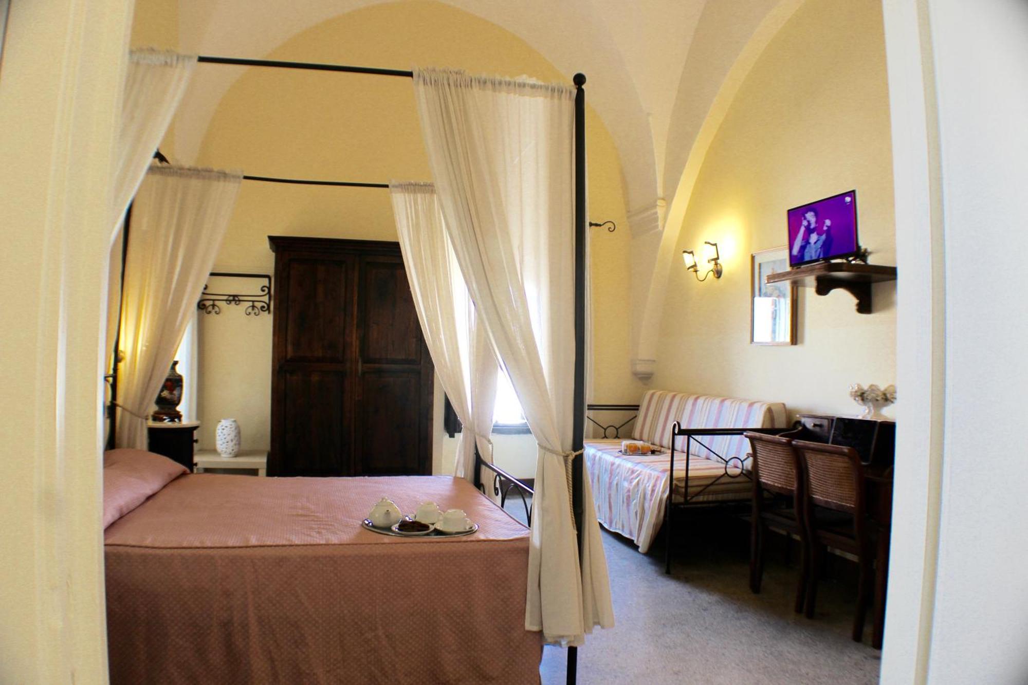 Palazzo Senape De Pace Bed & Breakfast กัลลีโปลี ภายนอก รูปภาพ