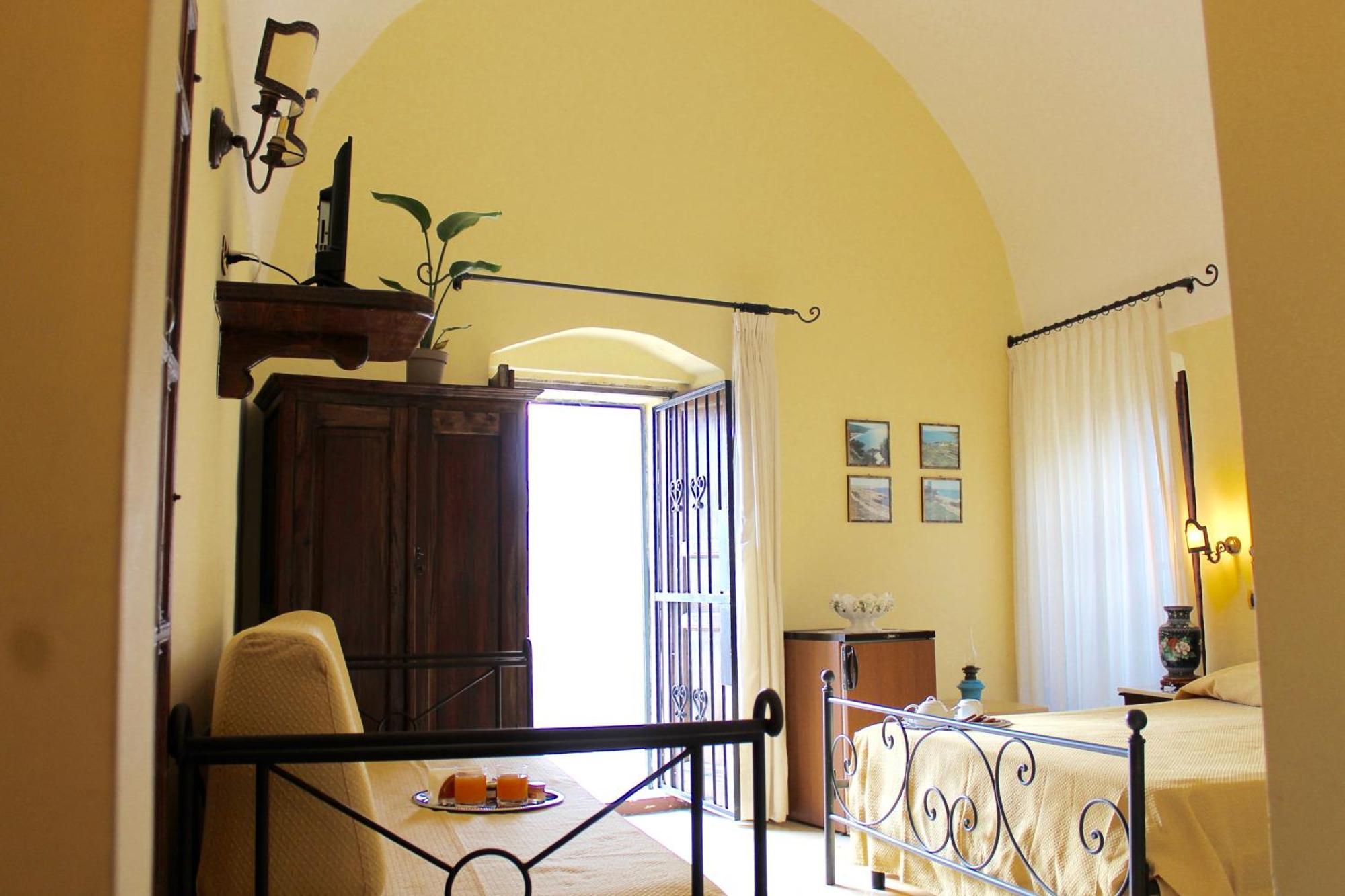 Palazzo Senape De Pace Bed & Breakfast กัลลีโปลี ภายนอก รูปภาพ