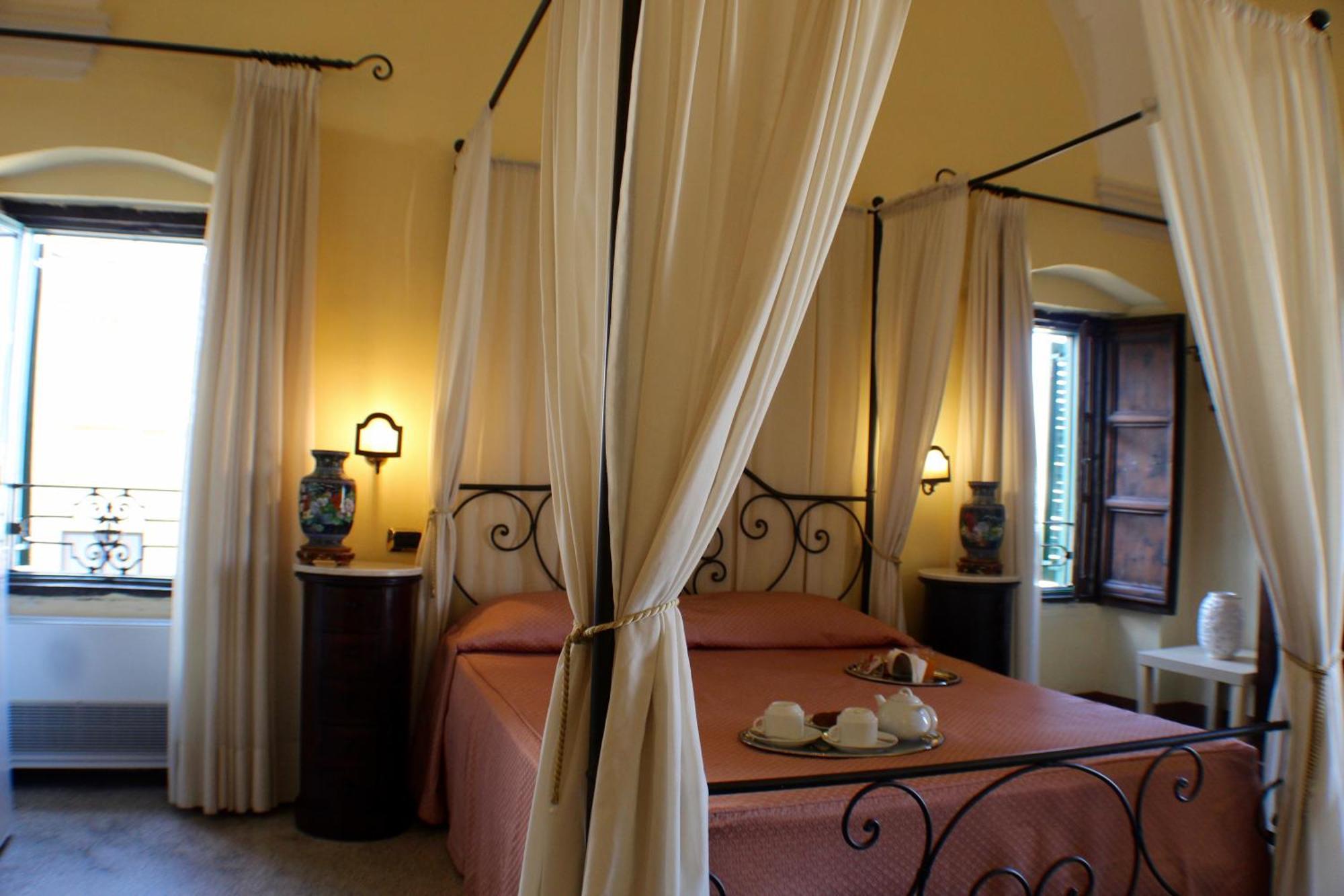 Palazzo Senape De Pace Bed & Breakfast กัลลีโปลี ภายนอก รูปภาพ