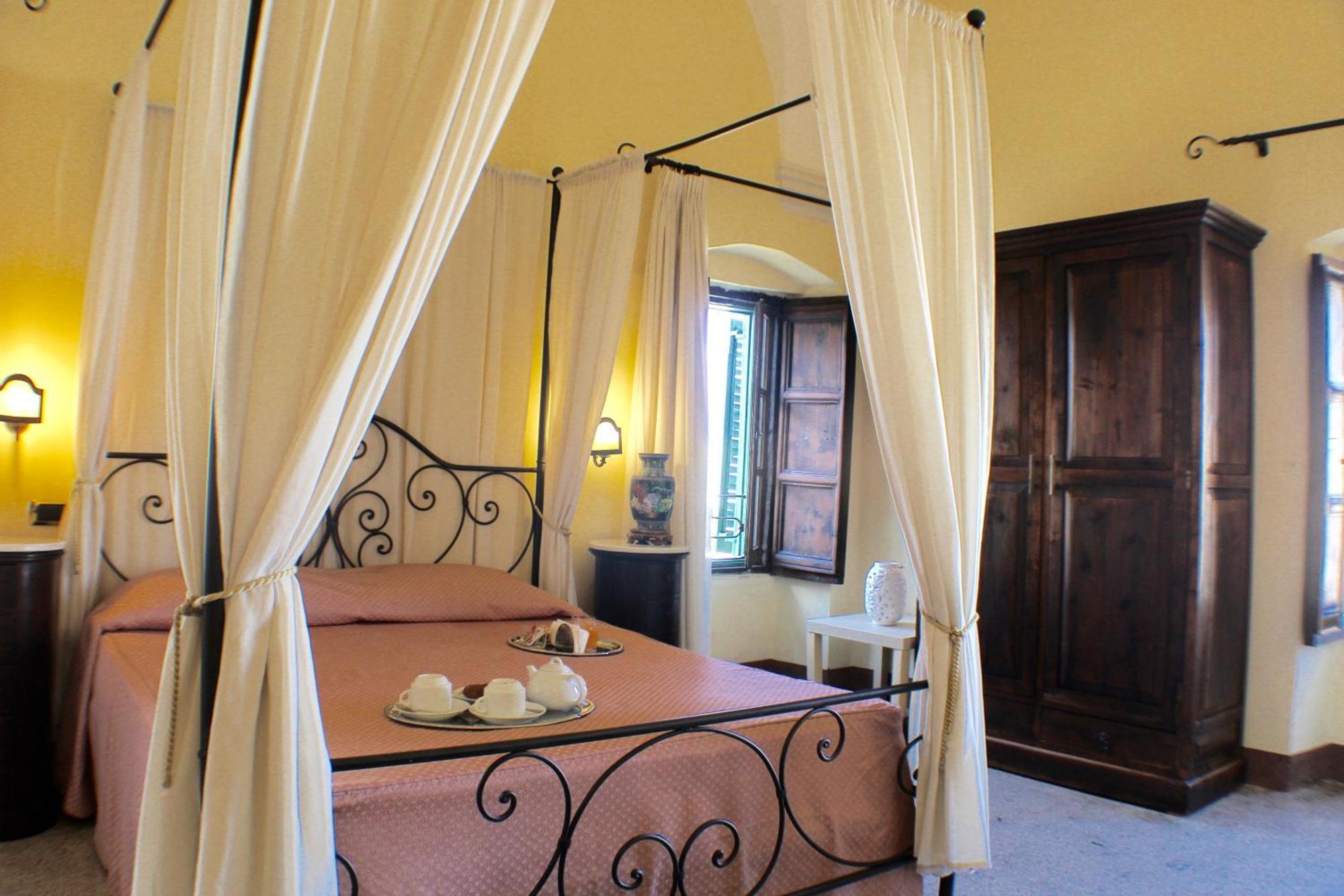Palazzo Senape De Pace Bed & Breakfast กัลลีโปลี ภายนอก รูปภาพ