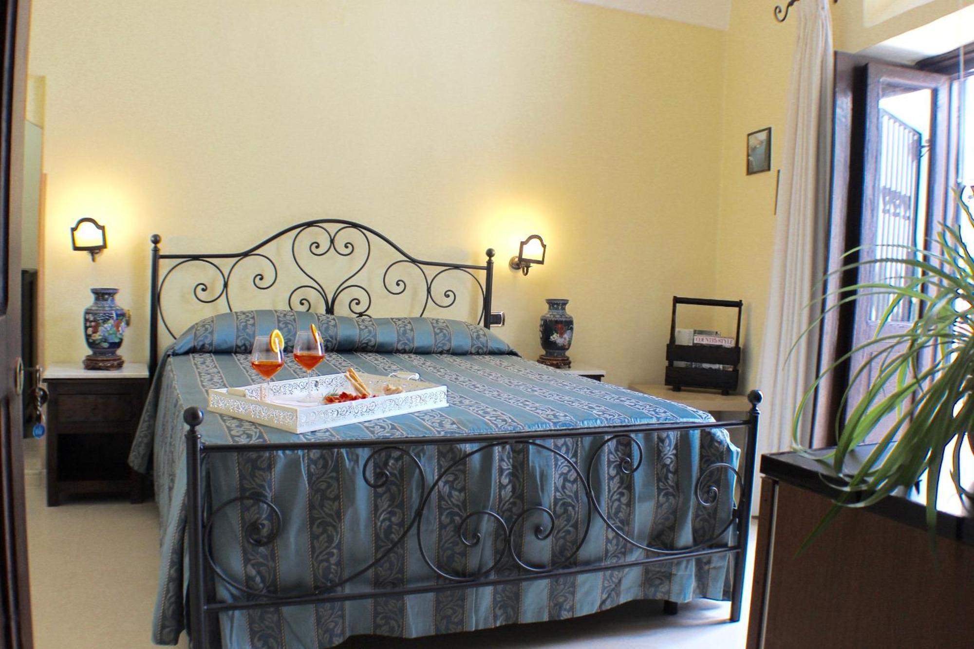 Palazzo Senape De Pace Bed & Breakfast กัลลีโปลี ภายนอก รูปภาพ
