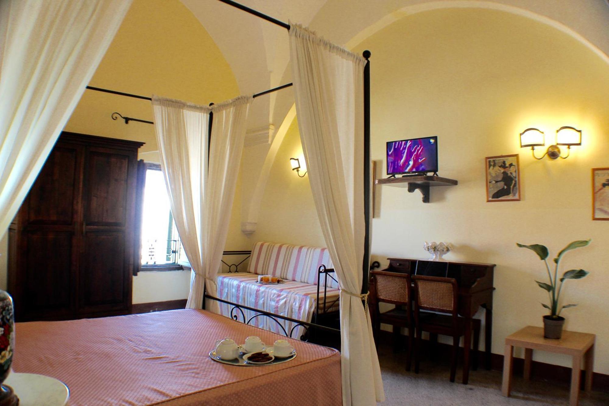 Palazzo Senape De Pace Bed & Breakfast กัลลีโปลี ภายนอก รูปภาพ