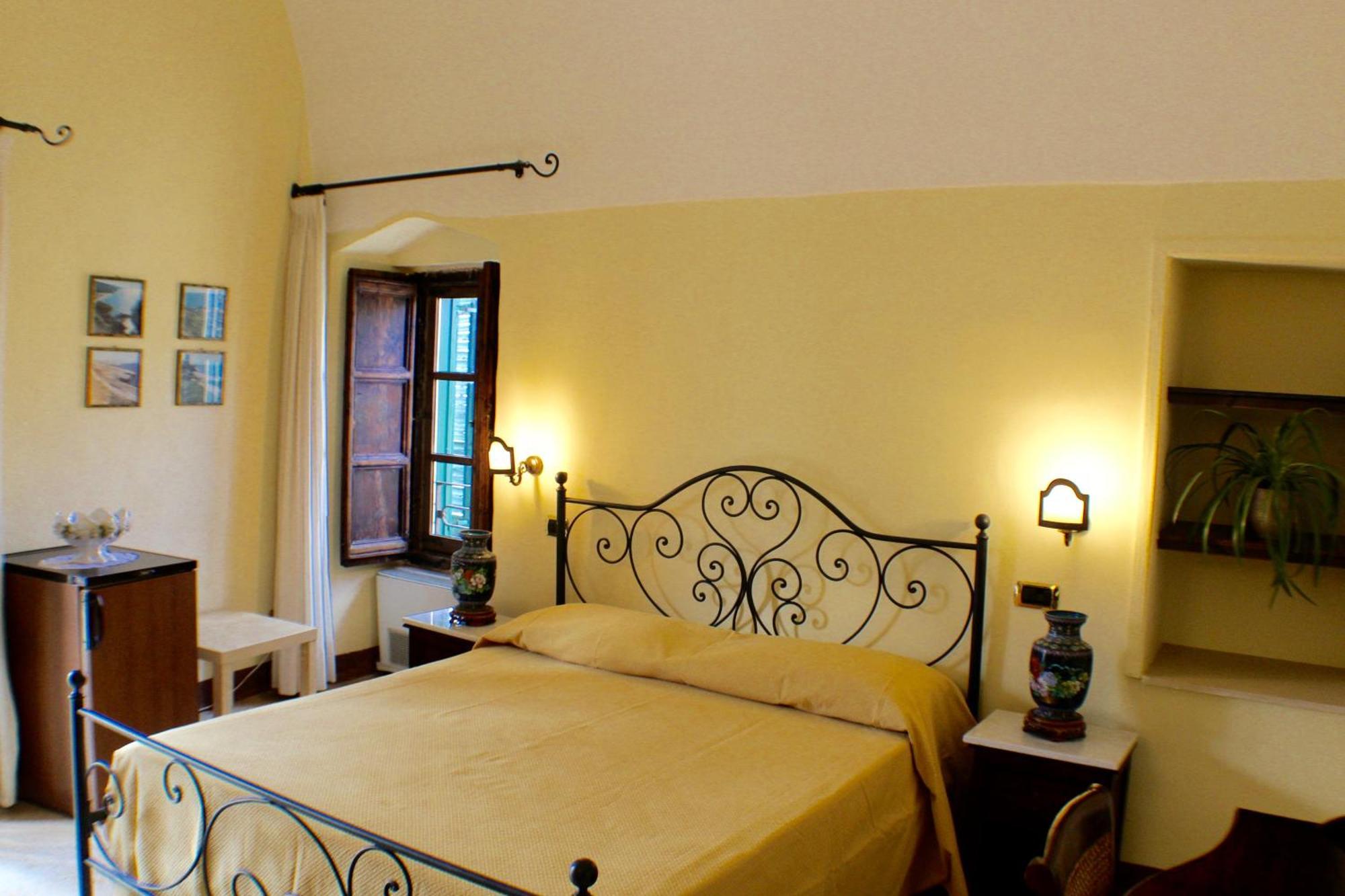 Palazzo Senape De Pace Bed & Breakfast กัลลีโปลี ภายนอก รูปภาพ