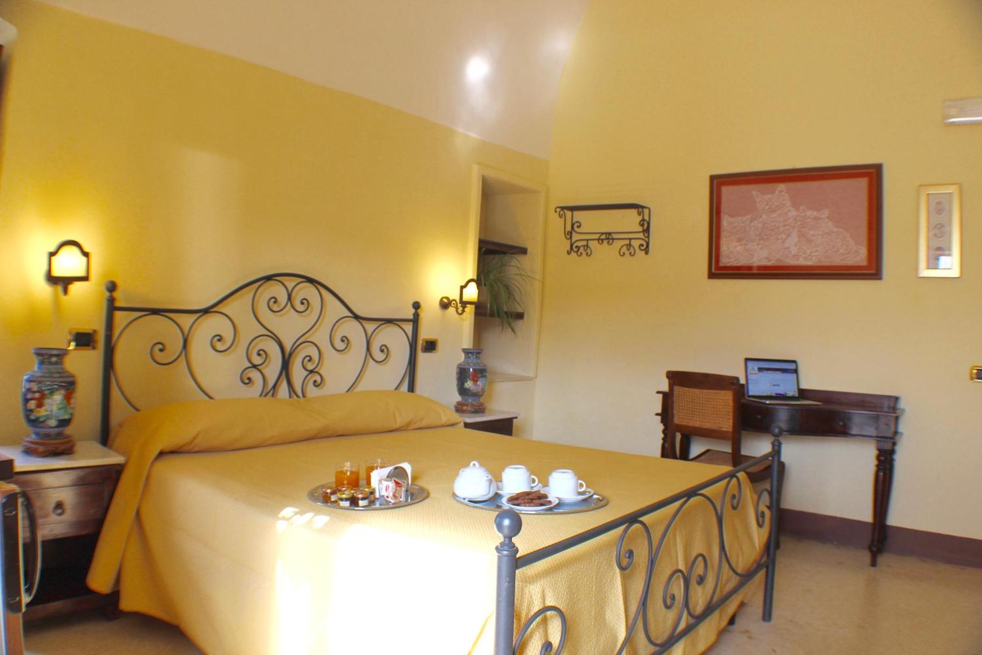 Palazzo Senape De Pace Bed & Breakfast กัลลีโปลี ภายนอก รูปภาพ