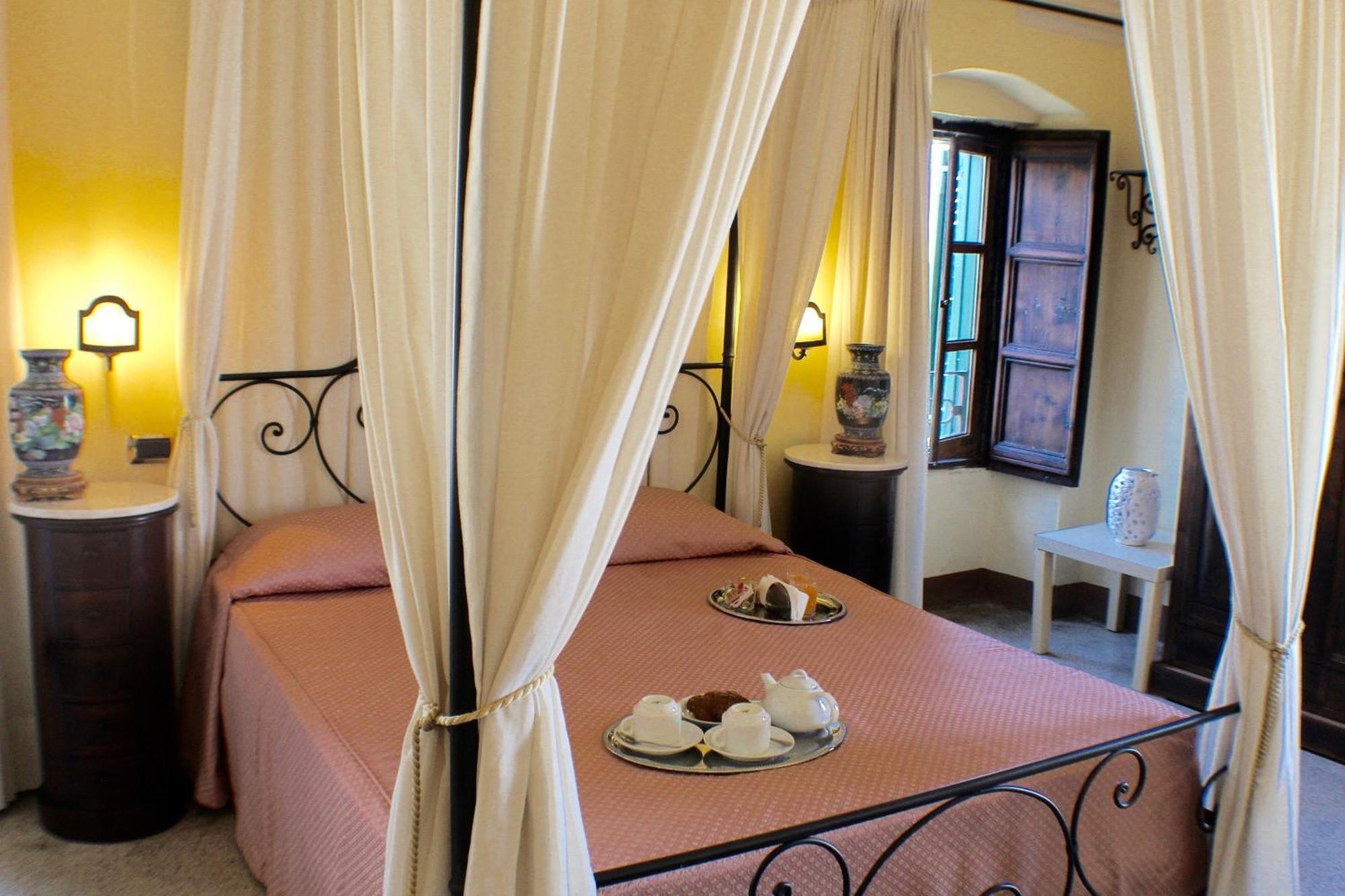 Palazzo Senape De Pace Bed & Breakfast กัลลีโปลี ภายนอก รูปภาพ