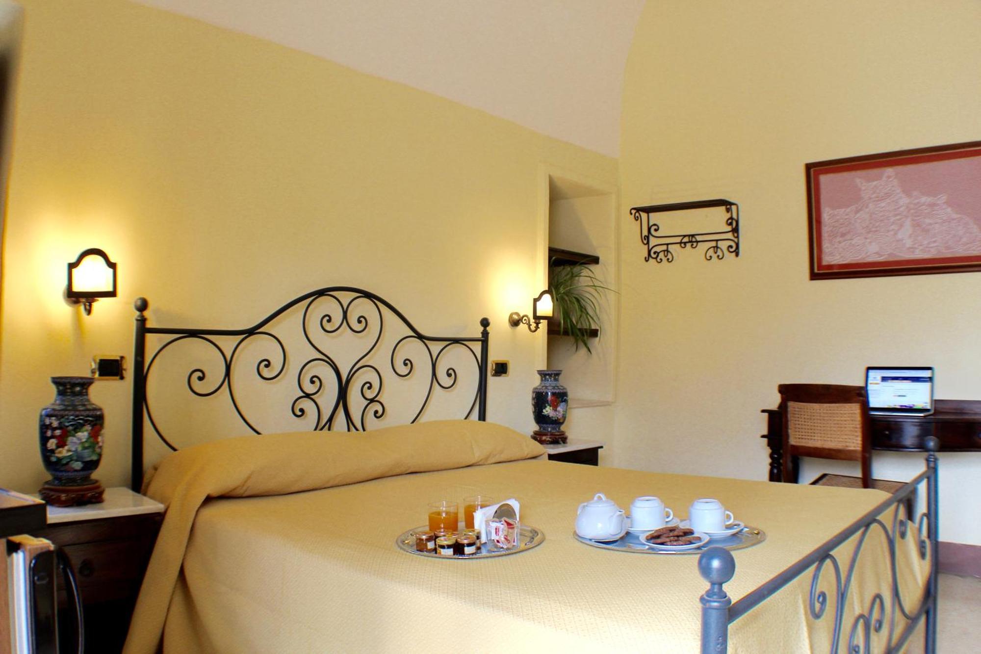 Palazzo Senape De Pace Bed & Breakfast กัลลีโปลี ภายนอก รูปภาพ