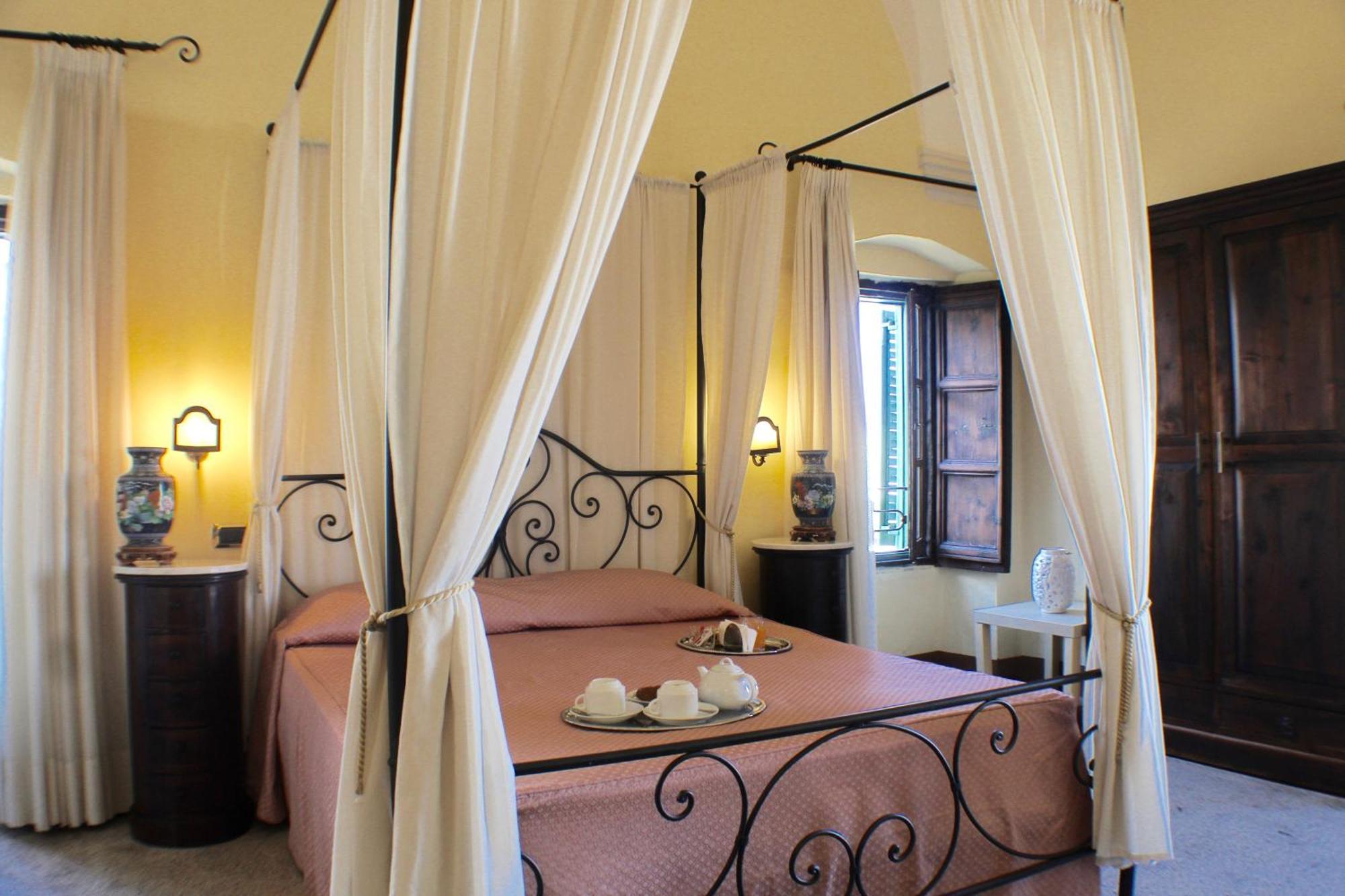 Palazzo Senape De Pace Bed & Breakfast กัลลีโปลี ภายนอก รูปภาพ