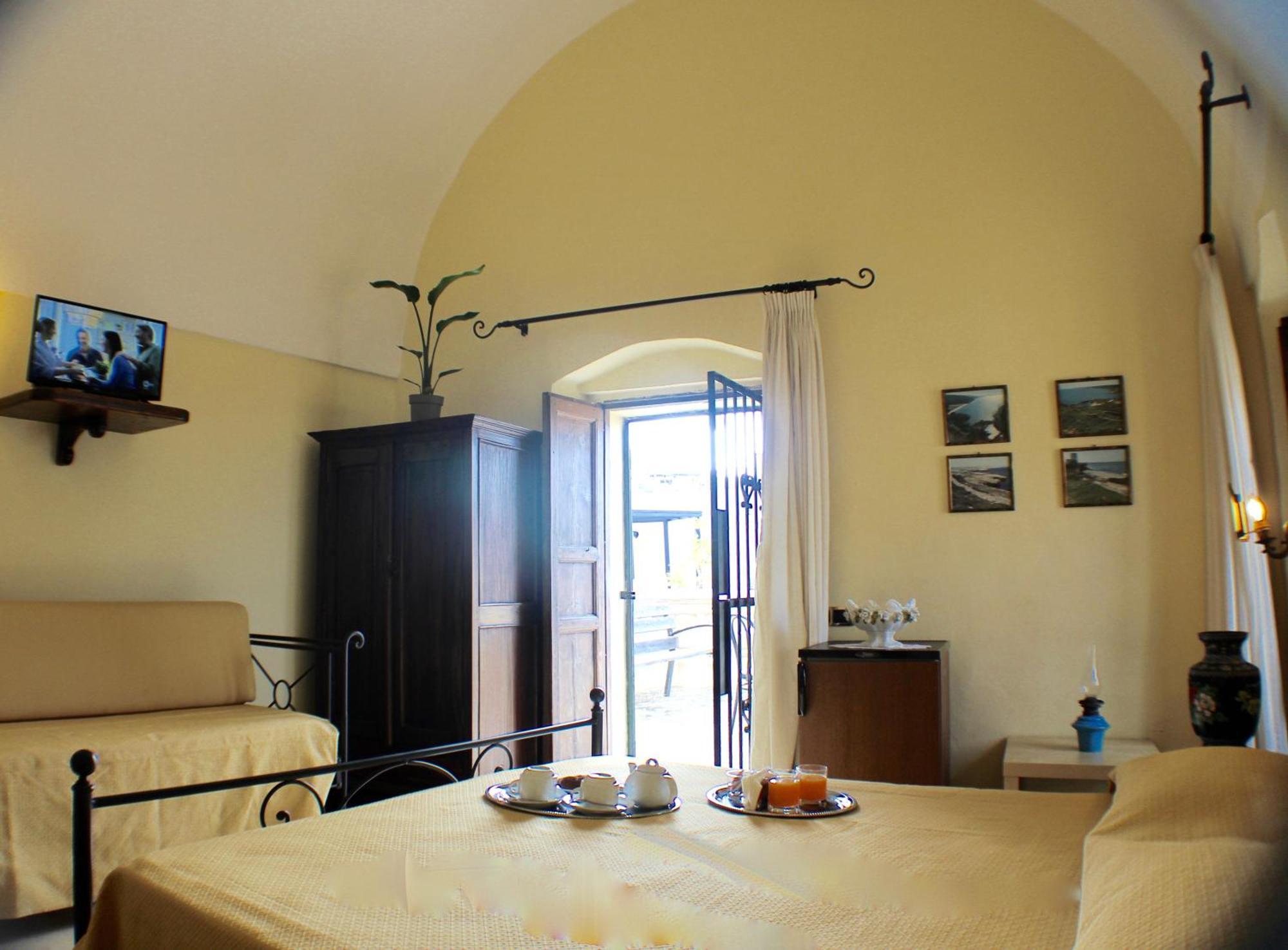 Palazzo Senape De Pace Bed & Breakfast กัลลีโปลี ภายนอก รูปภาพ