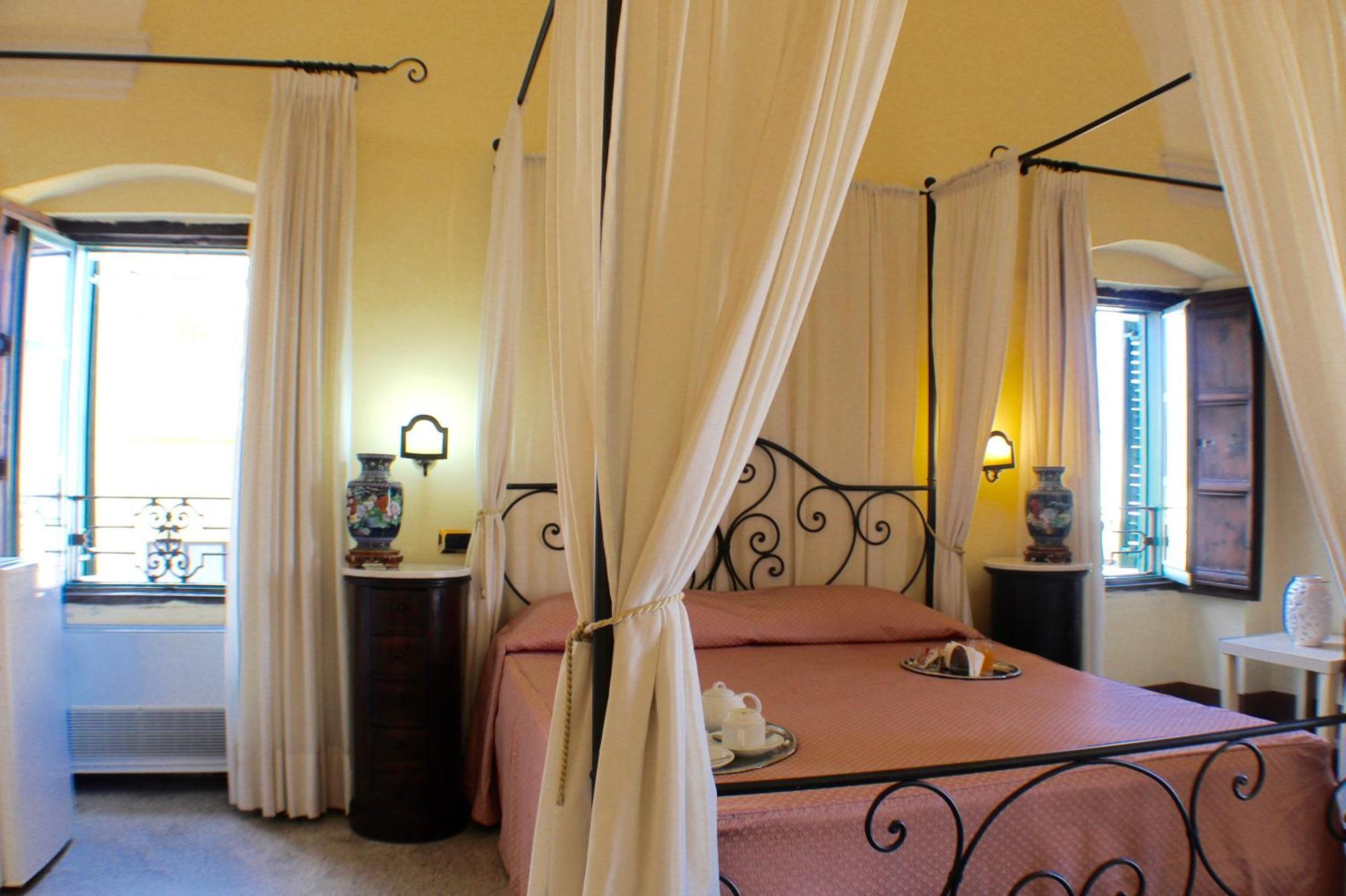 Palazzo Senape De Pace Bed & Breakfast กัลลีโปลี ภายนอก รูปภาพ