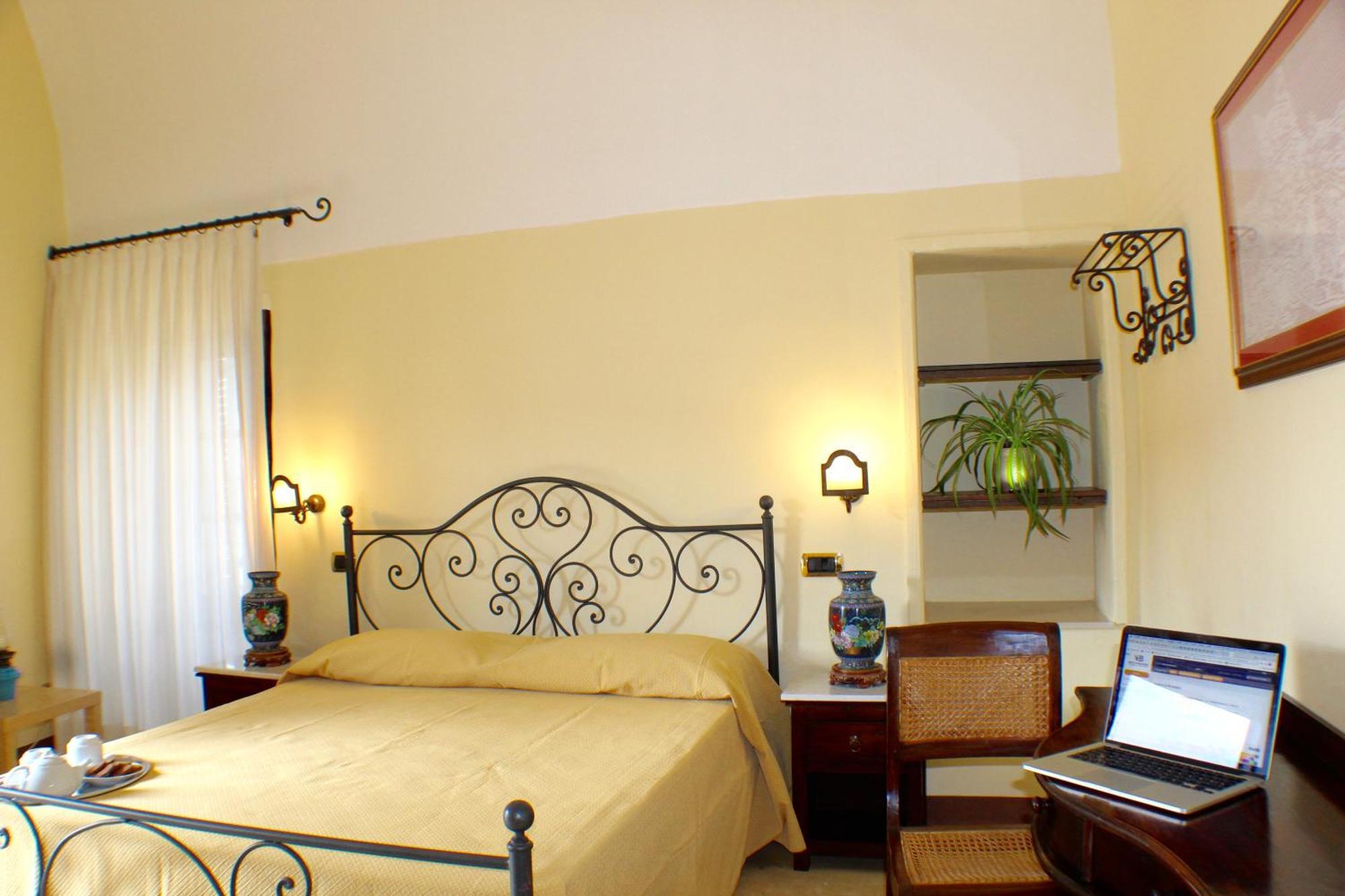 Palazzo Senape De Pace Bed & Breakfast กัลลีโปลี ภายนอก รูปภาพ