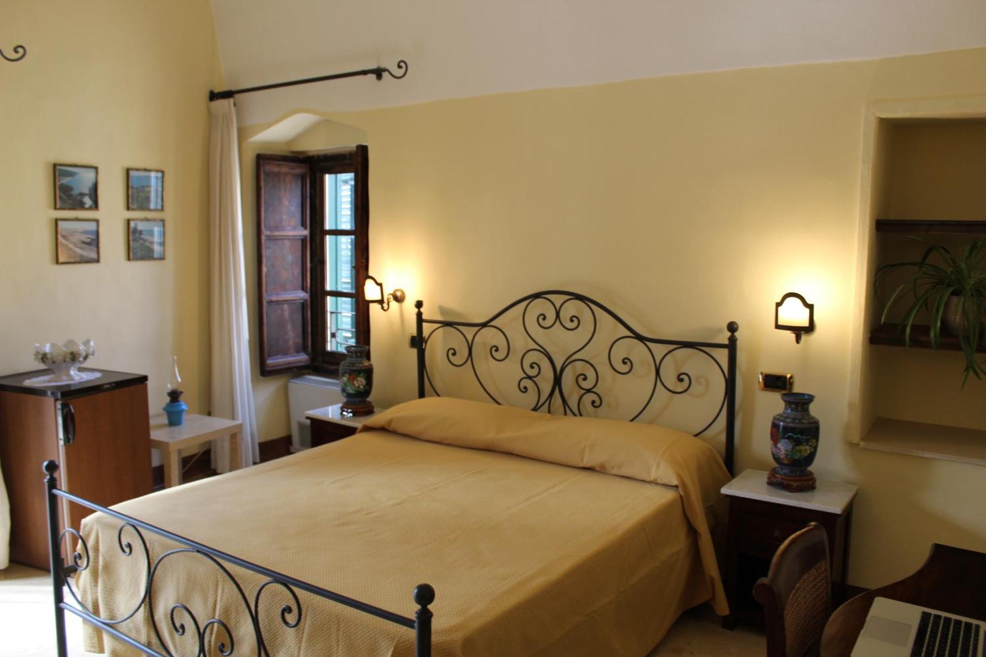 Palazzo Senape De Pace Bed & Breakfast กัลลีโปลี ภายนอก รูปภาพ