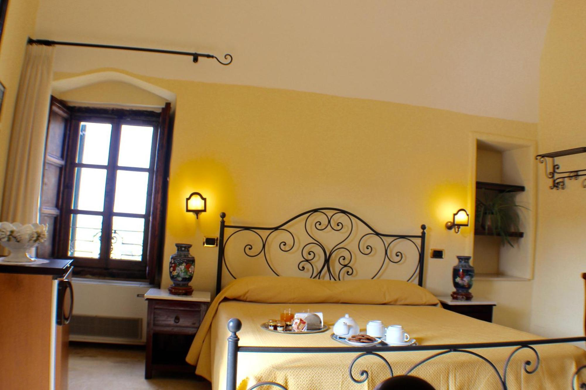 Palazzo Senape De Pace Bed & Breakfast กัลลีโปลี ภายนอก รูปภาพ