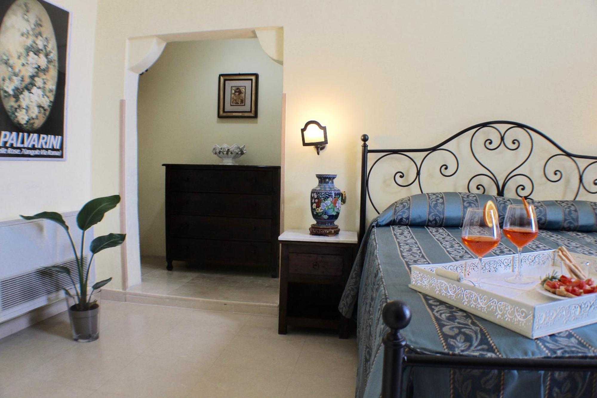 Palazzo Senape De Pace Bed & Breakfast กัลลีโปลี ภายนอก รูปภาพ
