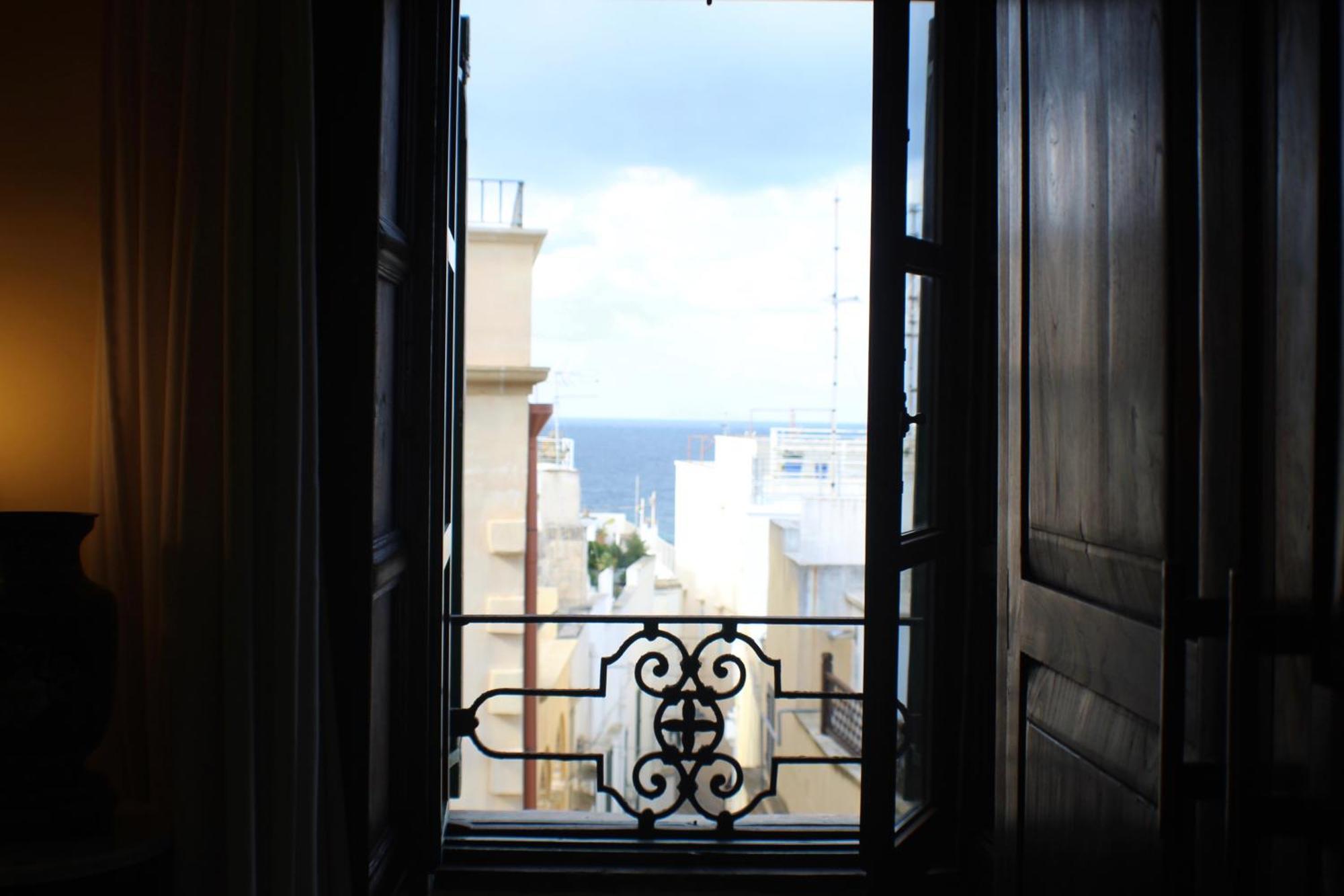 Palazzo Senape De Pace Bed & Breakfast กัลลีโปลี ภายนอก รูปภาพ