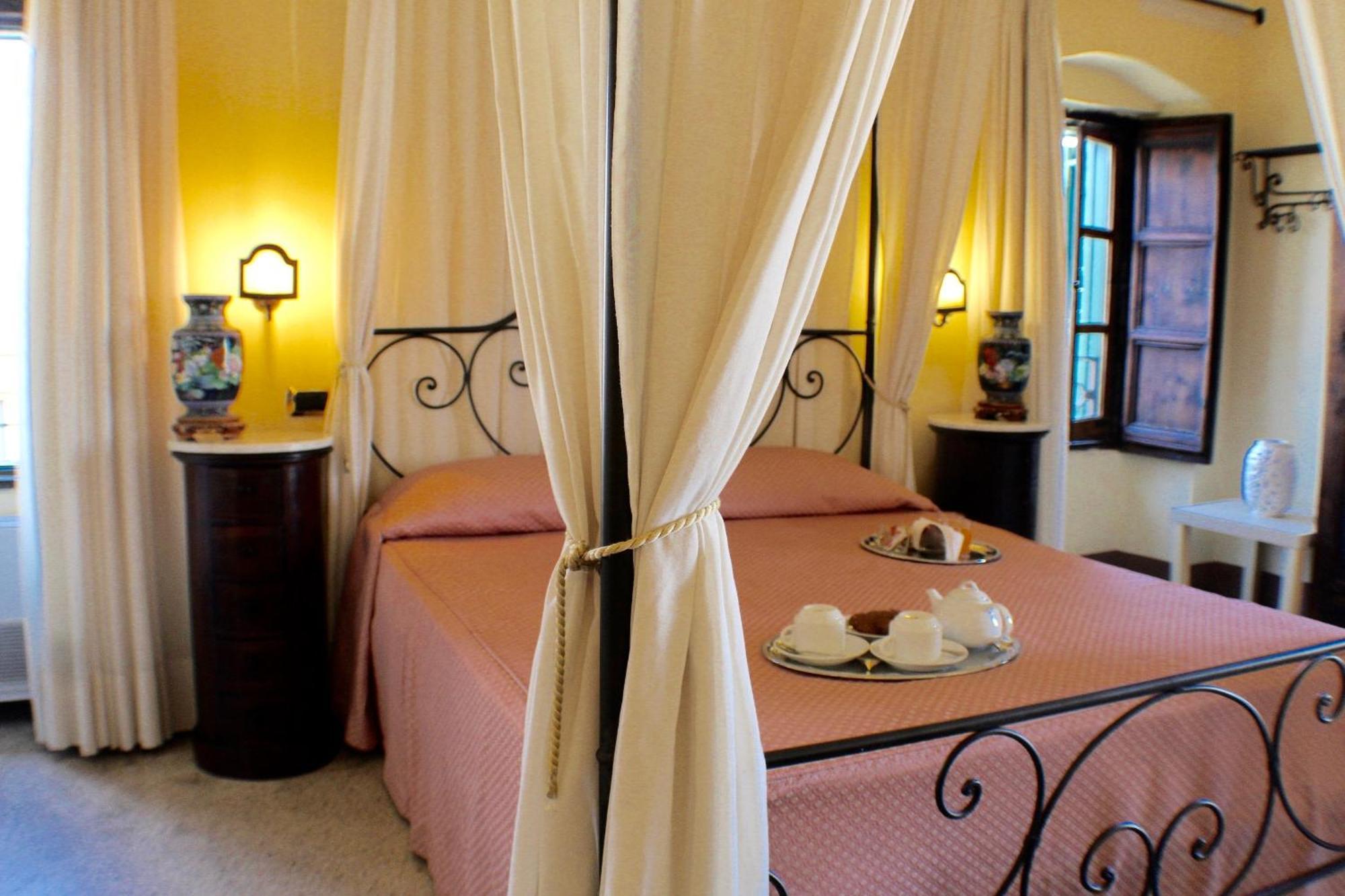 Palazzo Senape De Pace Bed & Breakfast กัลลีโปลี ภายนอก รูปภาพ