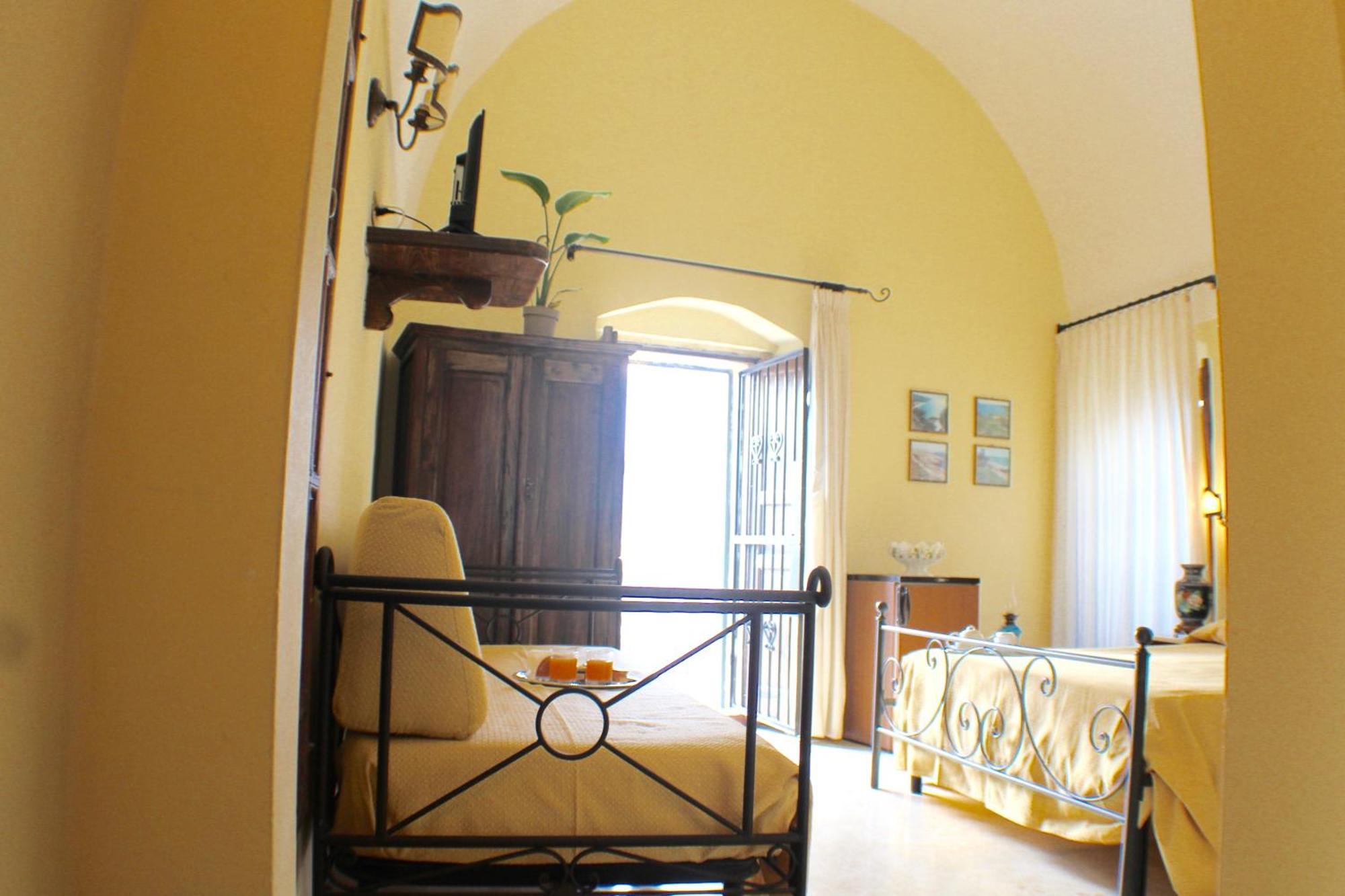 Palazzo Senape De Pace Bed & Breakfast กัลลีโปลี ภายนอก รูปภาพ
