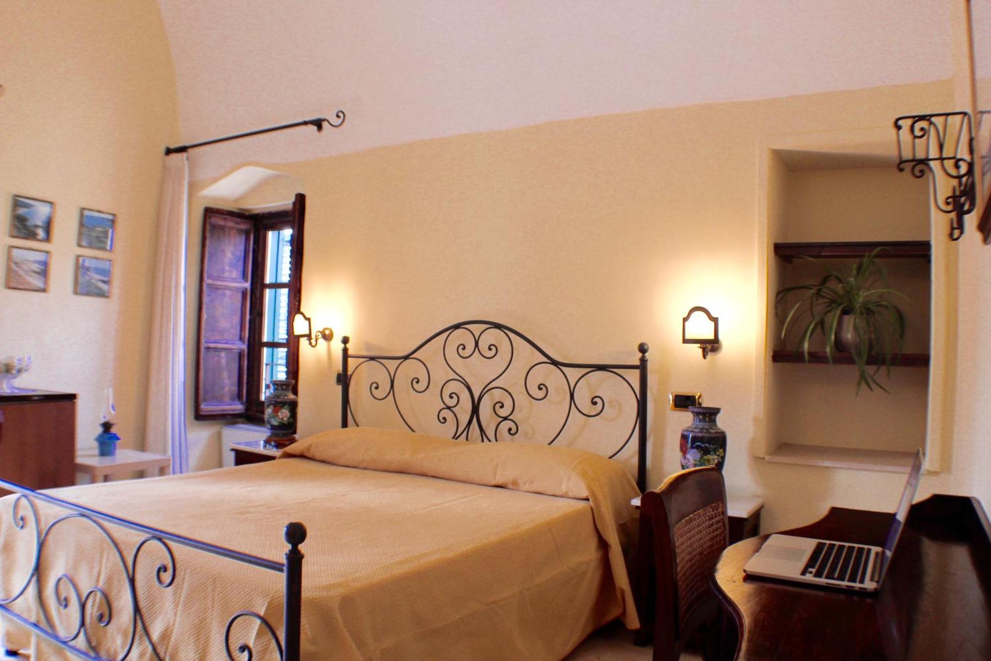 Palazzo Senape De Pace Bed & Breakfast กัลลีโปลี ภายนอก รูปภาพ