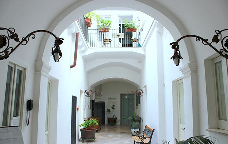 Palazzo Senape De Pace Bed & Breakfast กัลลีโปลี ภายนอก รูปภาพ