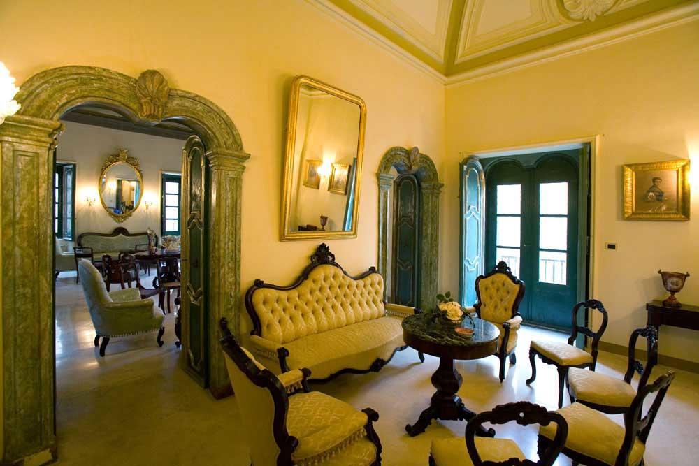 Palazzo Senape De Pace Bed & Breakfast กัลลีโปลี ภายนอก รูปภาพ